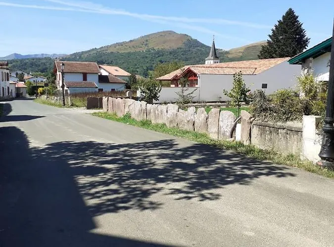 Atalozti St Jean Pied De Port 招待所